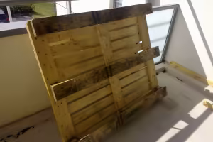 Kuormalava roudattu partsille