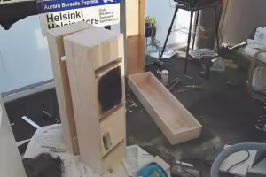 Ensin muutama laatikko vanerista