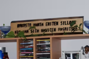 Hyllyn päällä valmiina